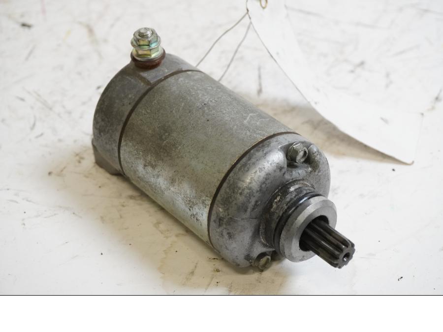 Framsidan på Startmotor från en Honda CBR 1000 RR -2006 motorcykel.