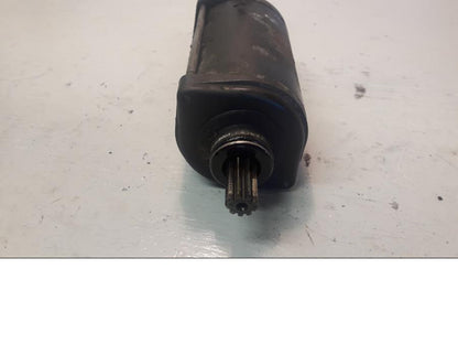 Baksidan på Startmotor från en BMW F 800 GS -2009 motorcykel.