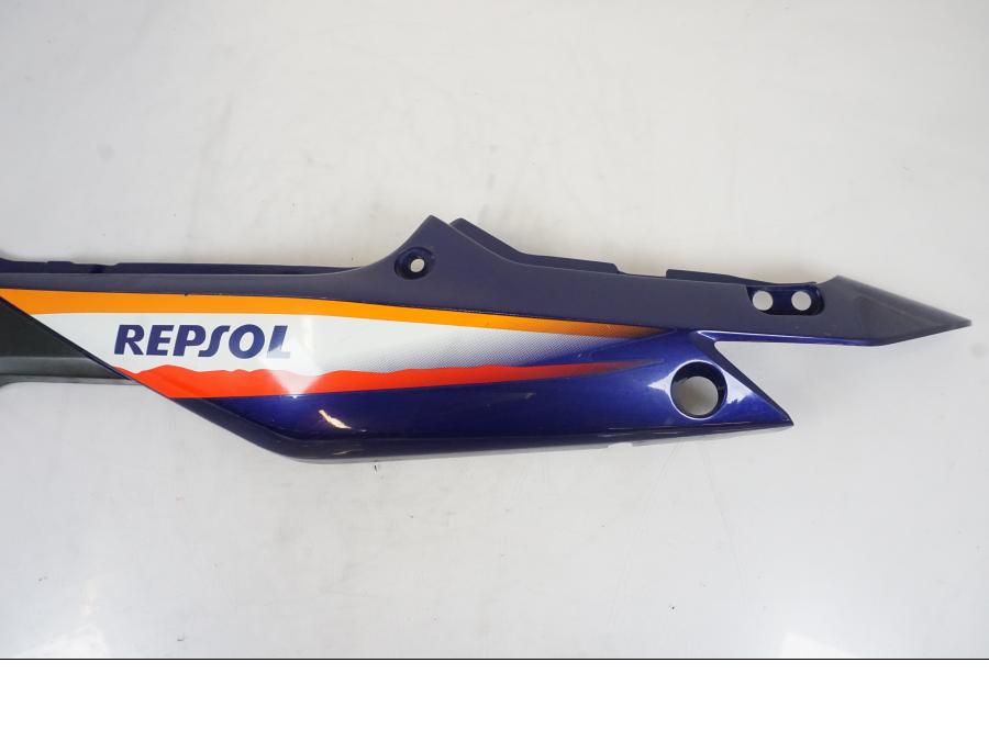 Höger sida på Bakvinge från en Honda CBR 125 R -2006 motorcykel.