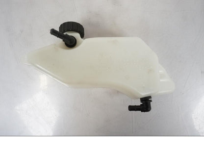 Baksidan på Vattenexpansionskärl från en KTM 790 Duke -2019 motorcykel.