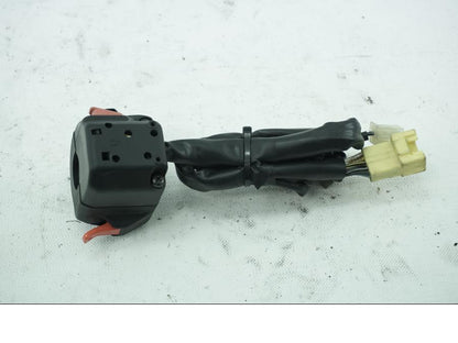 Baksidan på Styrelreglage från en Suzuki DL 1000 -2005 motorcykel.