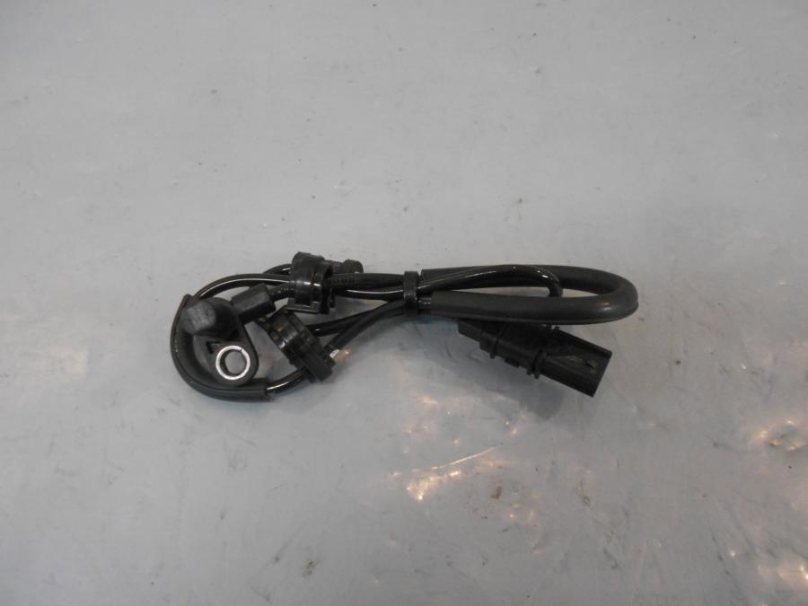 Framsidan på ABS givare från en Kawasaki Z 900 -2018 motorcykel.