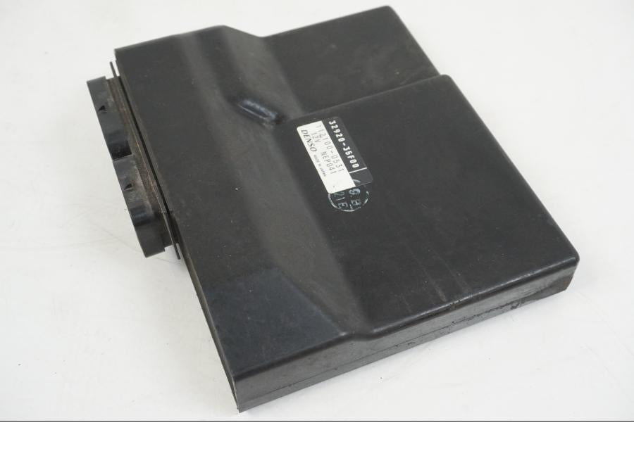 Baksidan på CDI / ECU från en Suzuki GSX-R 750 -2001 motorcykel.
