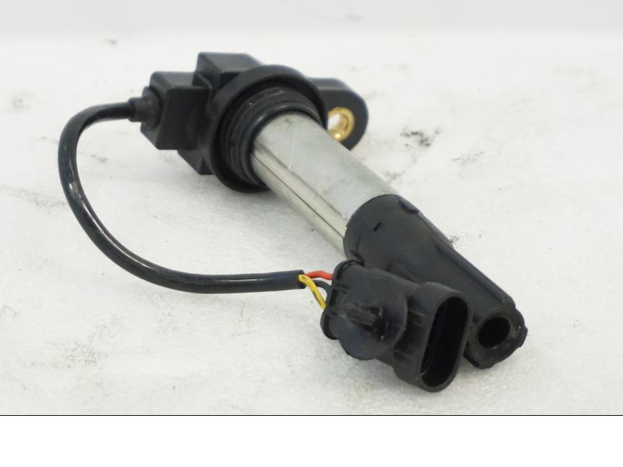 Framsidan på Tändspole från en Aprilia RSV 1000 -2010 motorcykel.