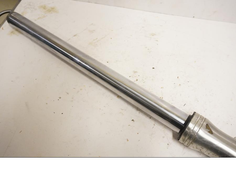 Höger sida på Gaffelben från en Kawasaki VN 750 -1994 motorcykel.