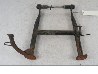 Baksidan på Centralstöd från en BMW R 1100 GS -1998 motorcykel.