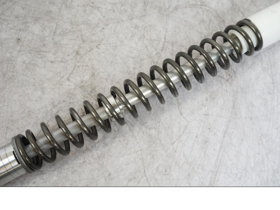 Vänster sida på Gaffelbensdelar från en Kawasaki ZX-6R -2006 motorcykel.