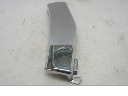 Vänster sida på Ramplast från en Suzuki VL 800 -2004 motorcykel.