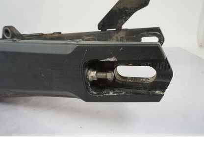 Snett nerifrån på Sving från en Honda CRF 1000 Africa Twin -2016 motorcykel.