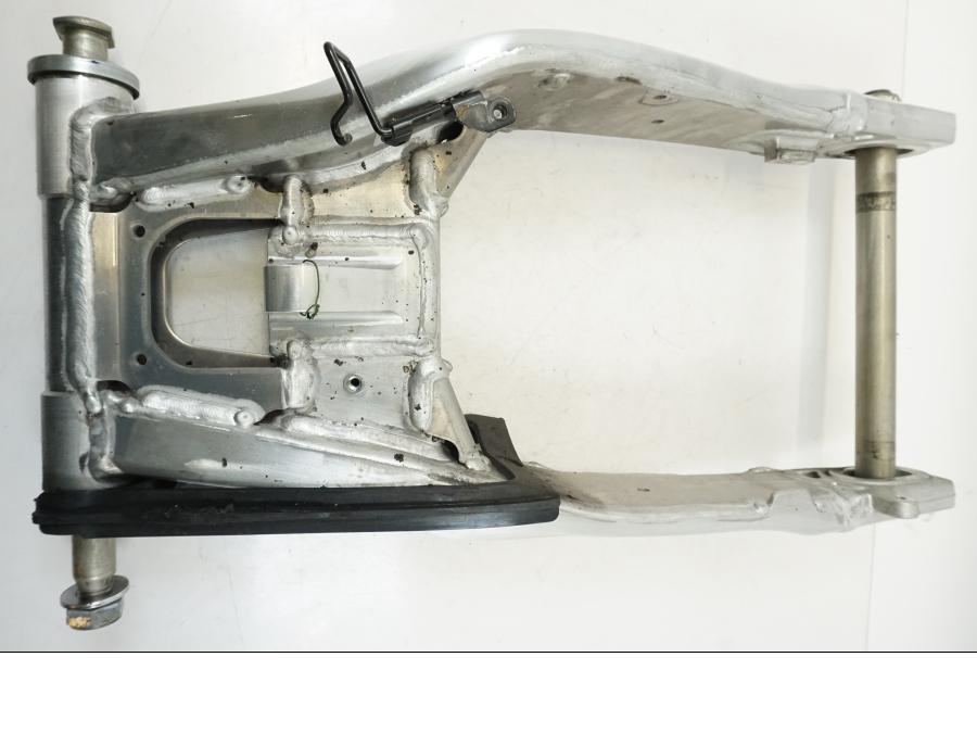 Vänster sida på Sving från en Yamaha MT-09 -2021 motorcykel.