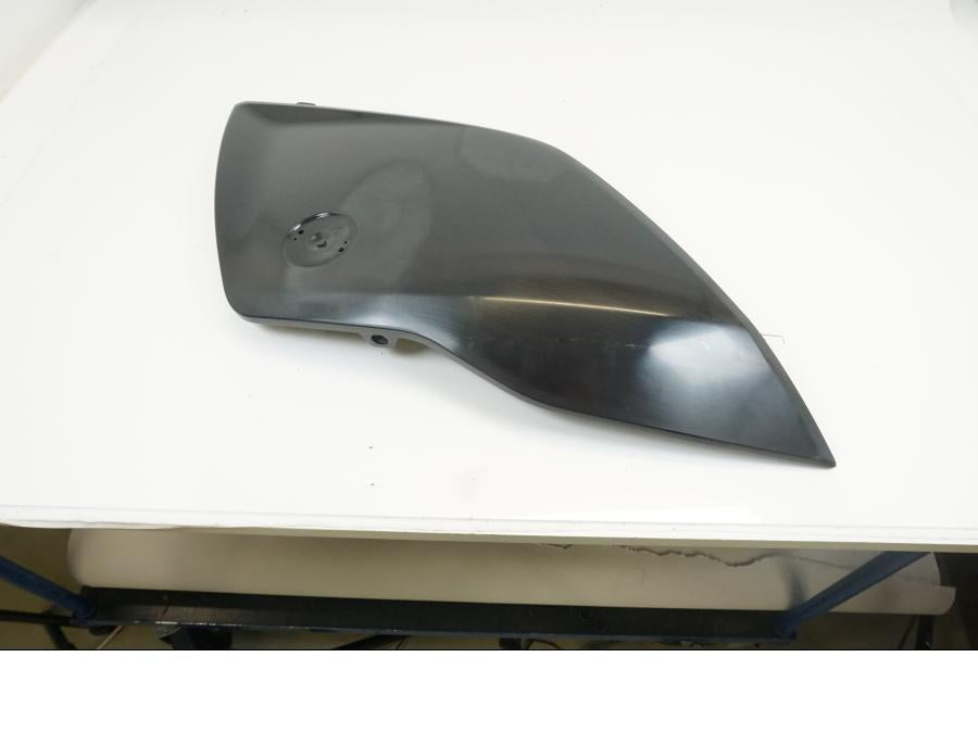 Framsidan på Sidopanel från en BMW K 1600 -2018 motorcykel.