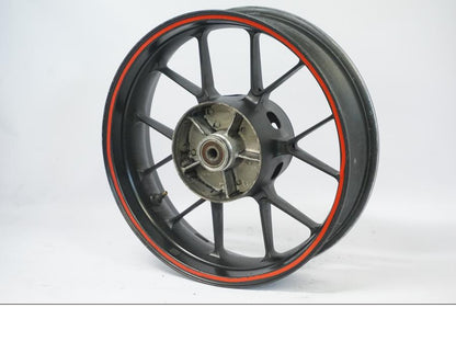 Framsidan på Fälg från en Honda CB 500 X -2015 motorcykel.