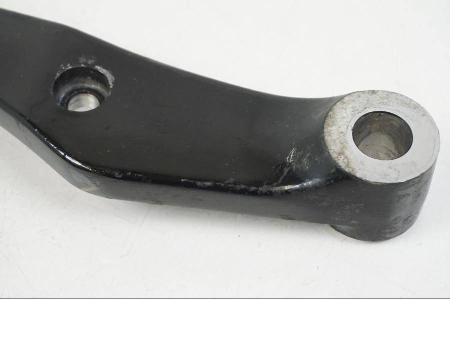 Baksidan på Bromsoksfäste från en Suzuki VS 1400 -1999 motorcykel.