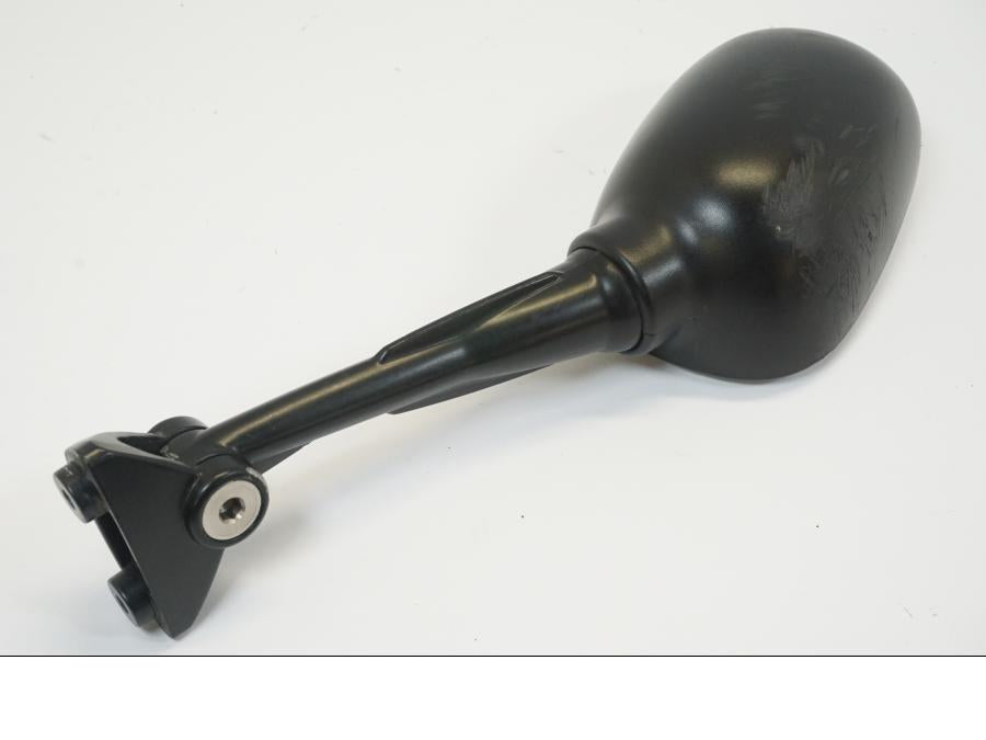 Snett nerifrån på Backspegel från en BMW F 800 S -2007 motorcykel.