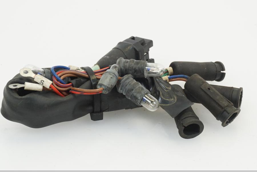 Baksidan på Kontrollampor från en Triumph Thruxton -2004 motorcykel.