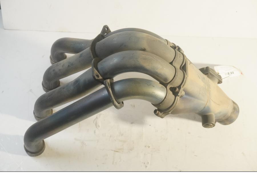 Framsidan på Grenrör från en Yamaha YZF 1000 R1 -2008 motorcykel.