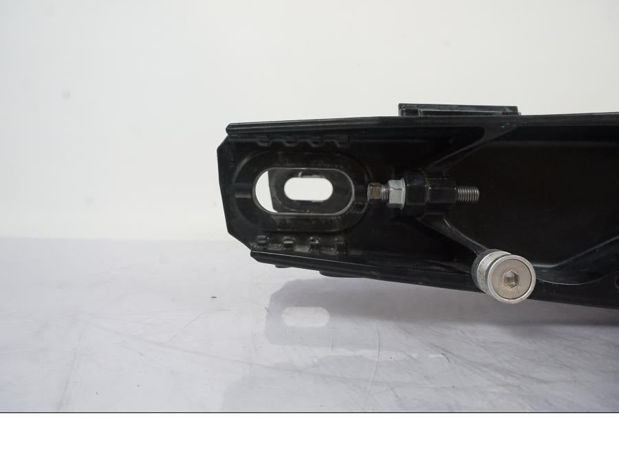 Extrabild4 på Sving från en KTM 790 Duke -2019 motorcykel.