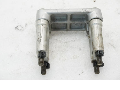 Vänster sida på Styrfäste från en Ducati Monster 600 -2001 motorcykel.