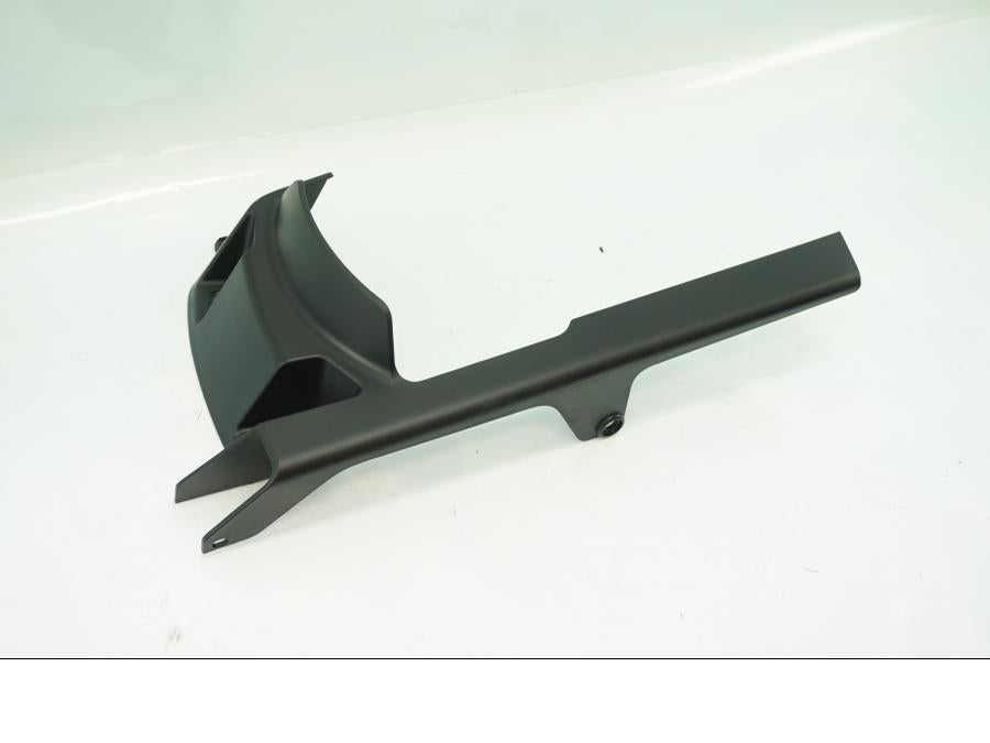 Framsidan på Kedjeskydd från en Husqvarna Vitpilen 701 -2018 motorcykel.