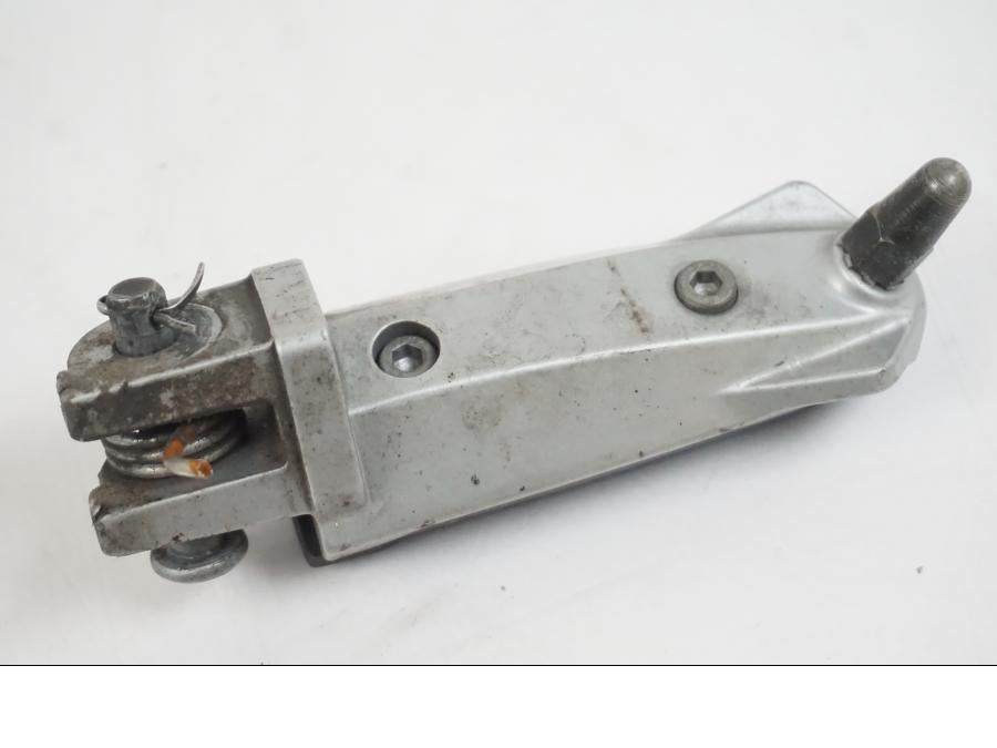 Höger sida på Fotpinne från en BMW F 650 CS -2002 motorcykel.