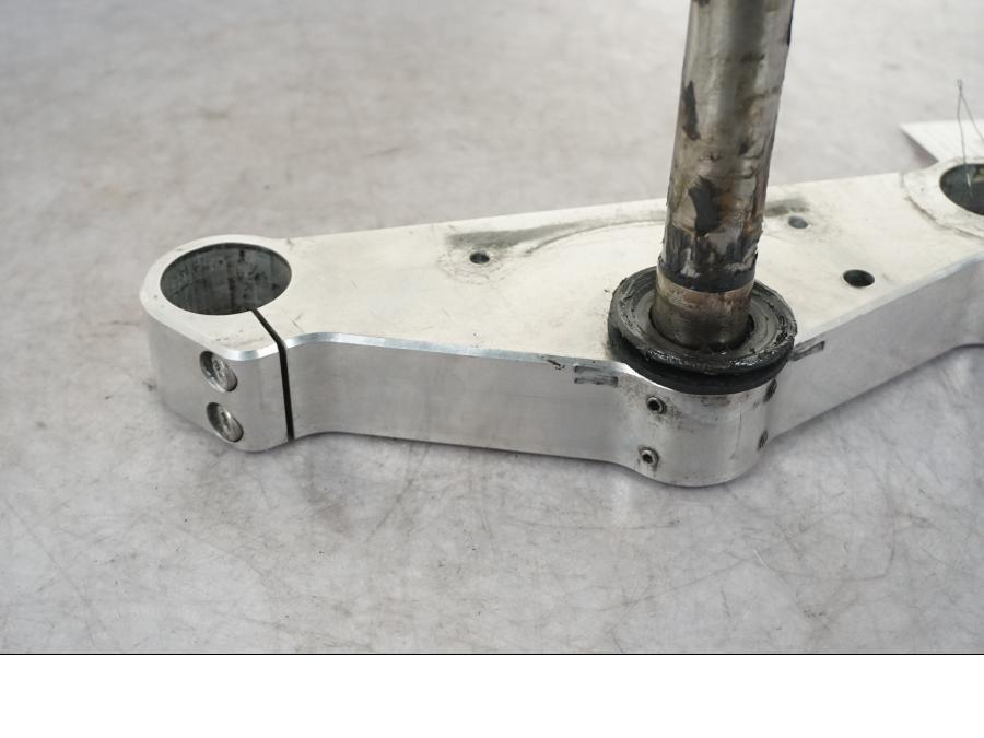 Höger sida på Gaffelkrona från en Kawasaki VN 1500 -1996 motorcykel.