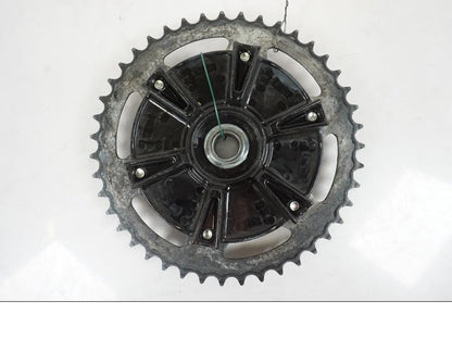 Snett uppifrån på Drevfäste från en Yamaha MT-07 -2019 motorcykel.