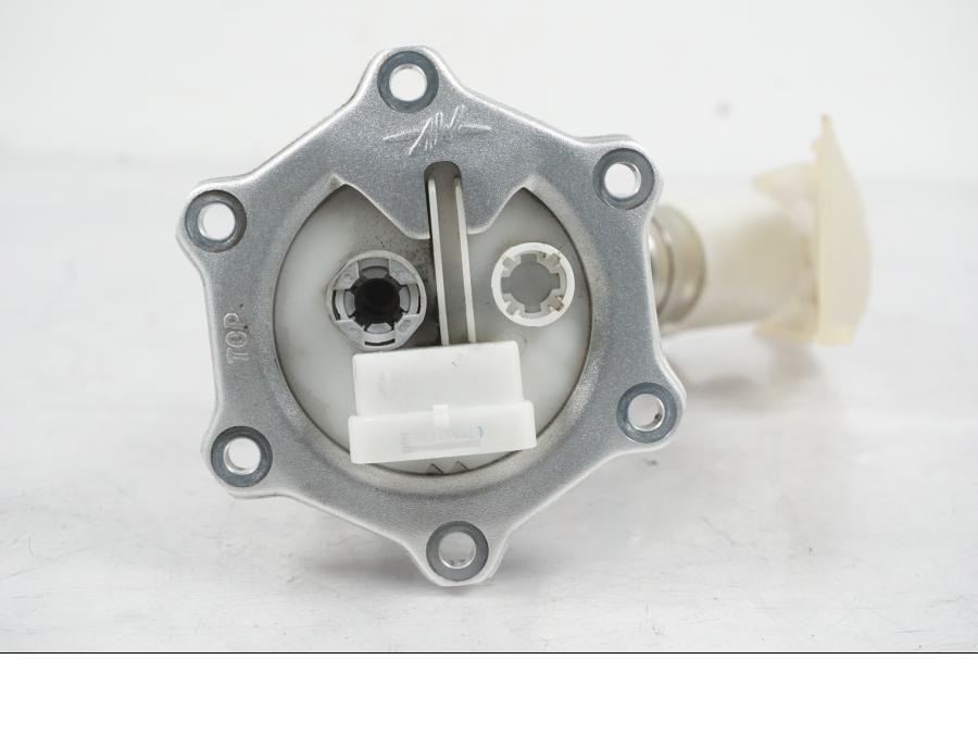 Extrabild5 på Bensinpump insprut från en MV Agusta Dragster -2014 motorcykel.