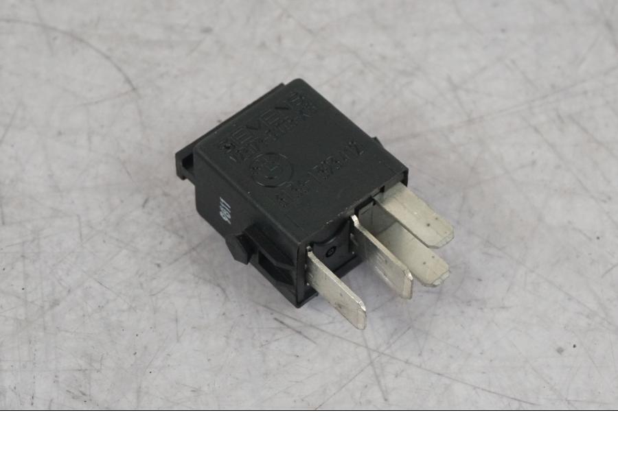 Höger sida på Relä från en BMW R 1100 GS -1998 motorcykel.