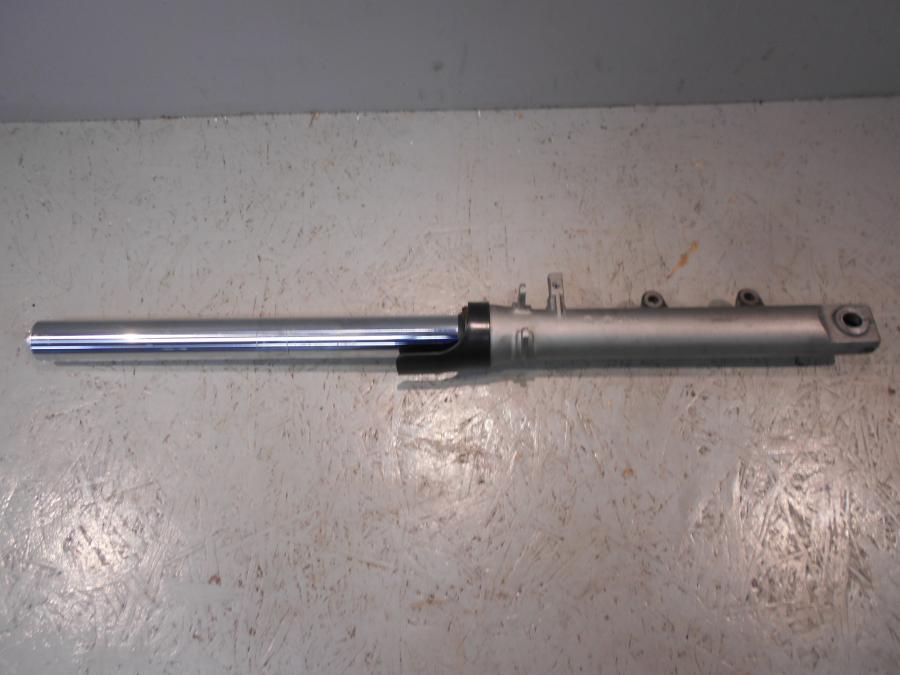 Baksidan på Gaffelben från en Yamaha TDM 850 -1999 motorcykel.