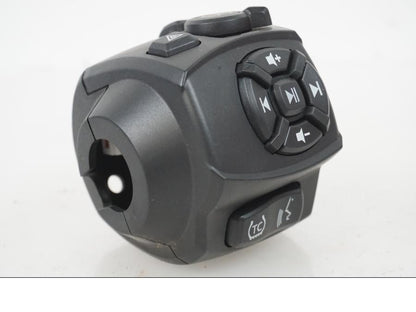 Framsidan på Styrelreglage från en H-D Adventure Pan America Special RA1250S -2021 motorcykel.