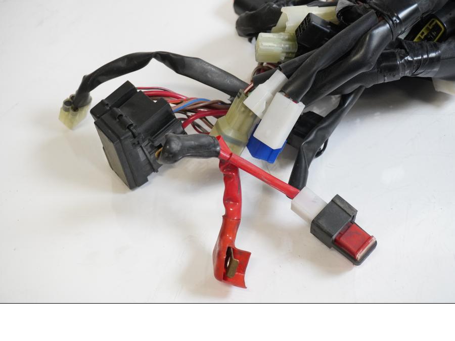 Baksidan på Kabelstam från en Yamaha MT-01 -2009 motorcykel.