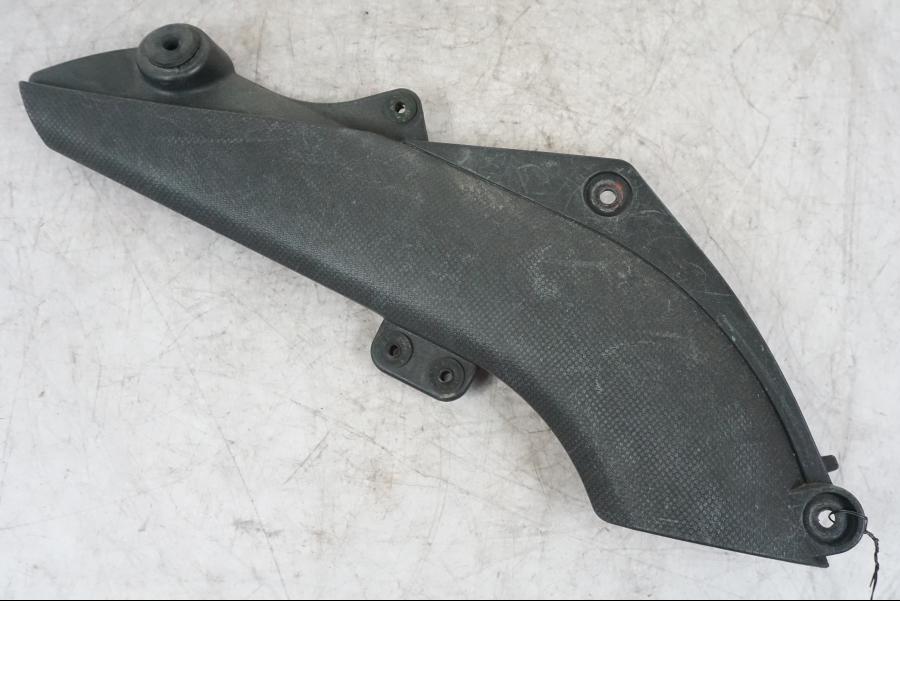 Framsidan på Värmeskydd från en Kawasaki ZX-6R -2006 motorcykel.