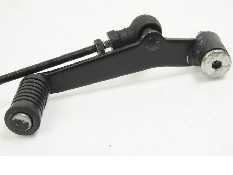 Baksidan på Växelpedal från en Honda CB 650 F Hornet -2017 motorcykel.