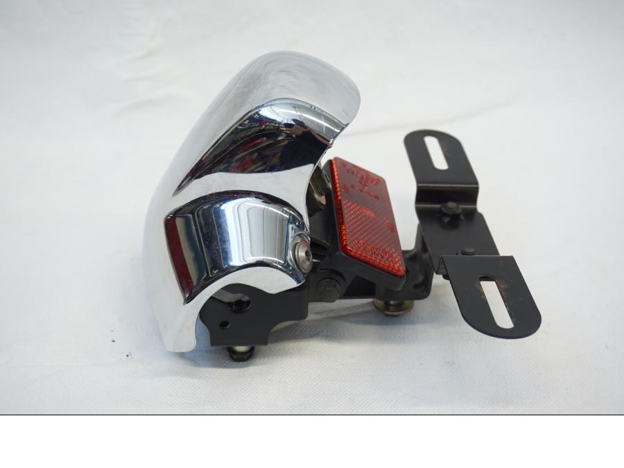 Baksidan på Skylthållare från en Kawasaki VN 900 -2006 motorcykel.