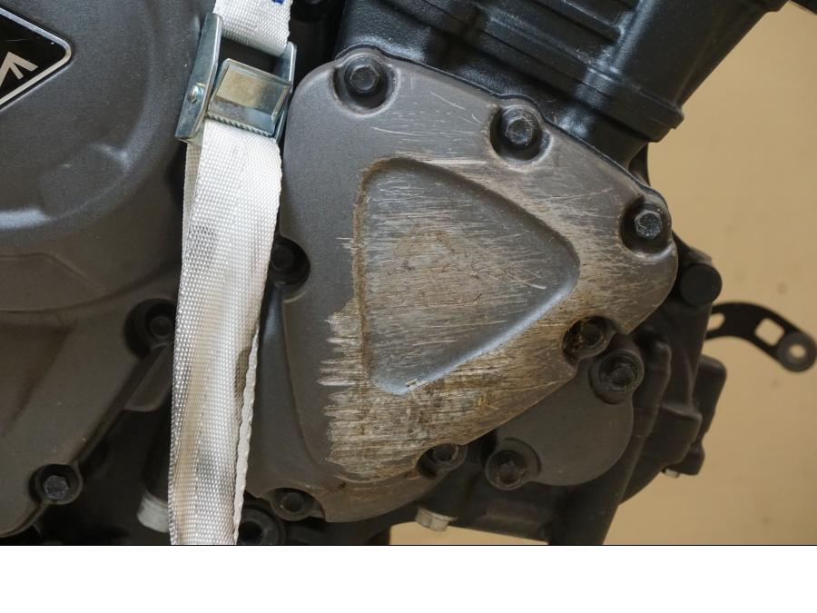 Baksidan på Motor från en Triumph Speed Triple -2021 motorcykel.