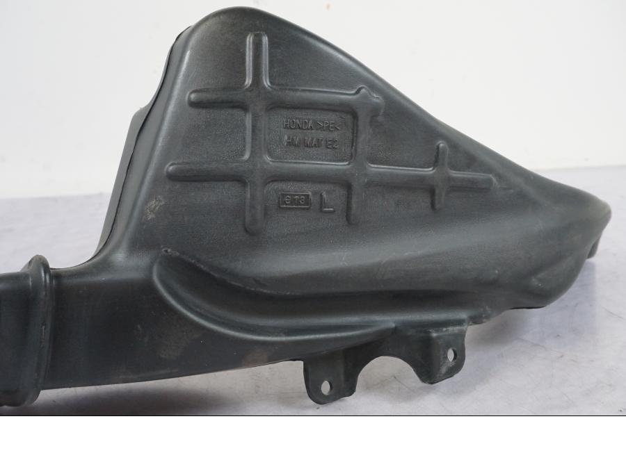 Vänster sida på Luftintag från en Honda CBR 1100 XX -1999 motorcykel.