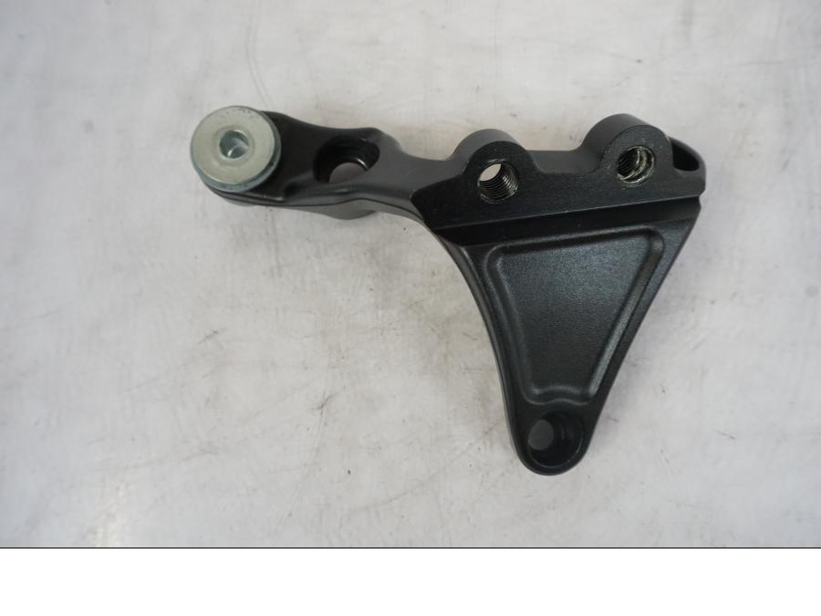 Framsidan på Sidostödsfäste från en KTM 1290 Super Duke R -2023 motorcykel.