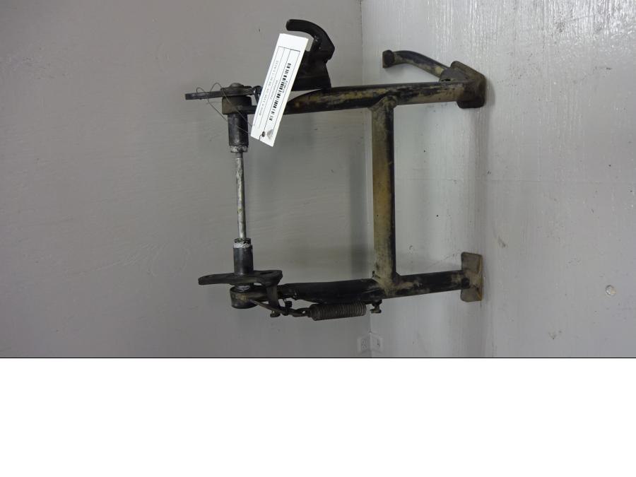 Baksidan på Centralstöd från en BMW R 1150 GS -1999 motorcykel.