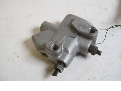 Framsidan på Bromsfördelare från en Honda VTX 1800 -2002 motorcykel.