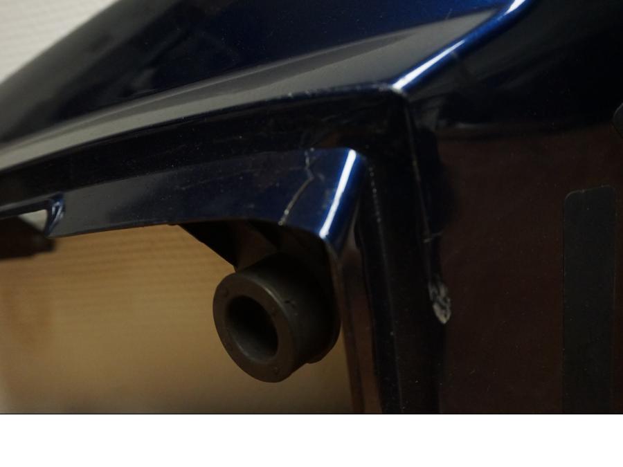 Snett uppifrån på Bakvinge från en Suzuki SV 1000 -2004 motorcykel.