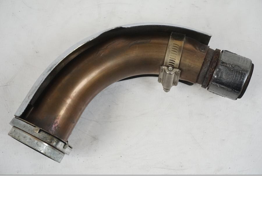 Baksidan på Grenrör från en Suzuki VZR 1800 -2009 motorcykel.