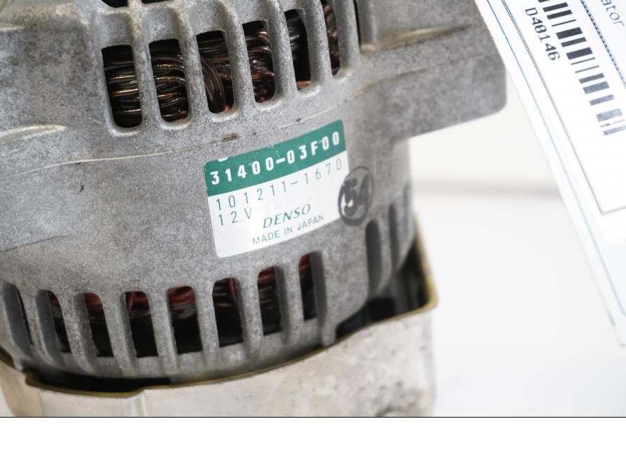 Höger sida på Generator från en Suzuki GSX 600 F -2000 motorcykel.