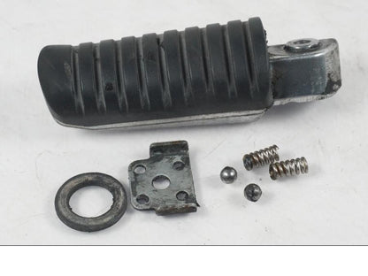 Framsidan på Fotpinne från en Kawasaki ER-6N ABS -2010 motorcykel.