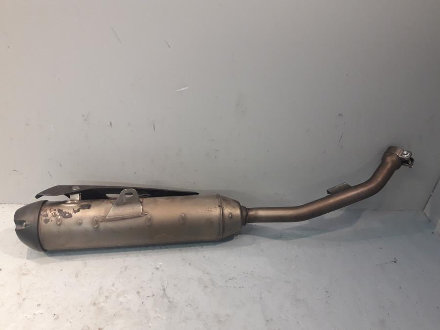 Höger sida på Ljuddämpare från en Yamaha WR 125 -2010 motorcykel.