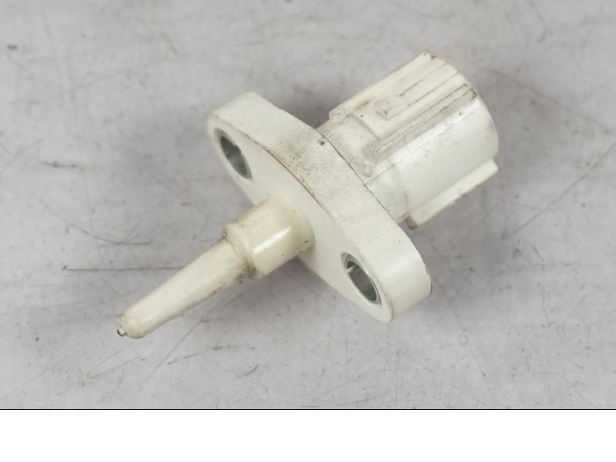 Framsidan på Luftburksensor från en KTM 690 Duke -2015 motorcykel.