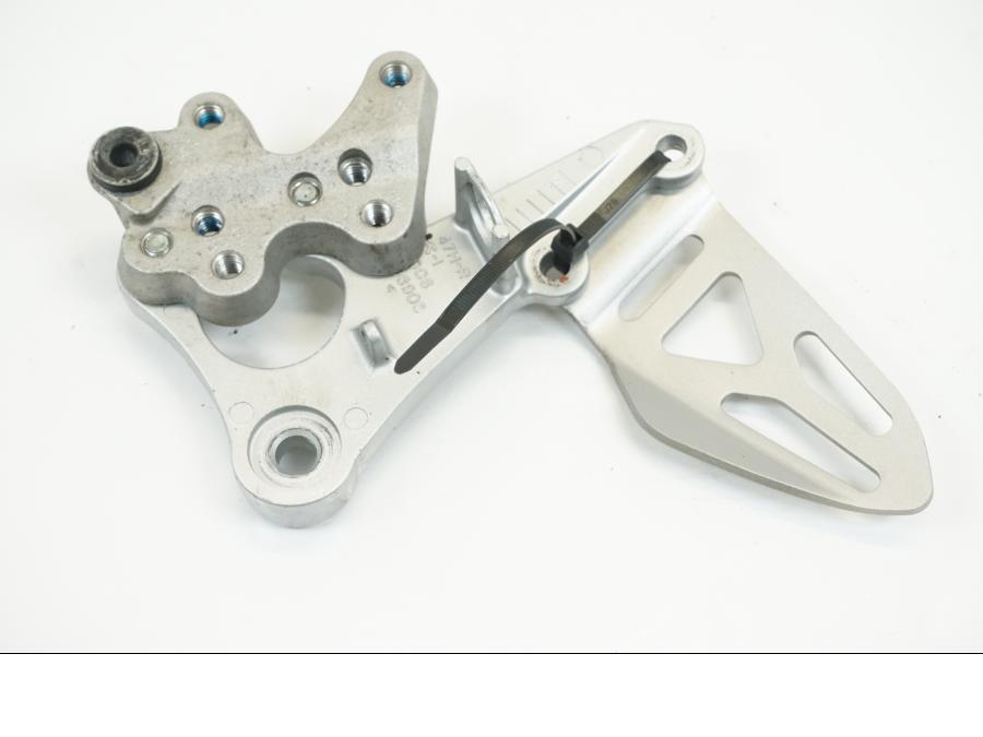 Höger sida på Fotpinnefäste från en Suzuki GSX-R 1000 -2009 motorcykel.