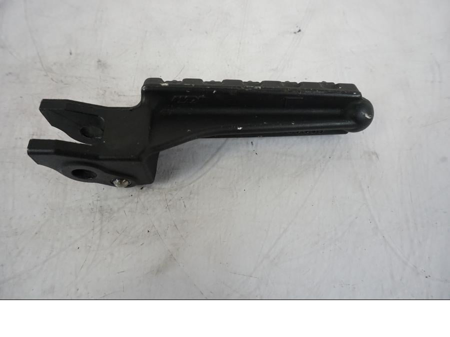 Vänster sida på Fotpinne från en KTM 1290 Super Duke -2019 motorcykel.