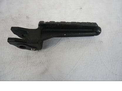 Vänster sida på Fotpinne från en KTM 1290 Super Duke -2019 motorcykel.