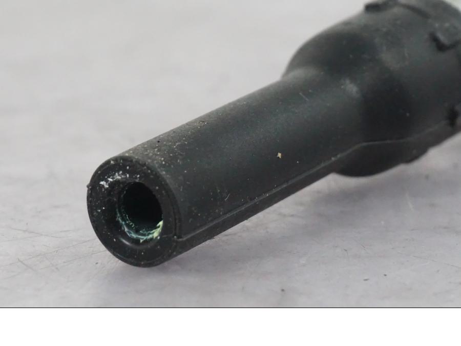 Baksidan på Tändspole från en Ducati Multistrada V4 -2024 motorcykel.