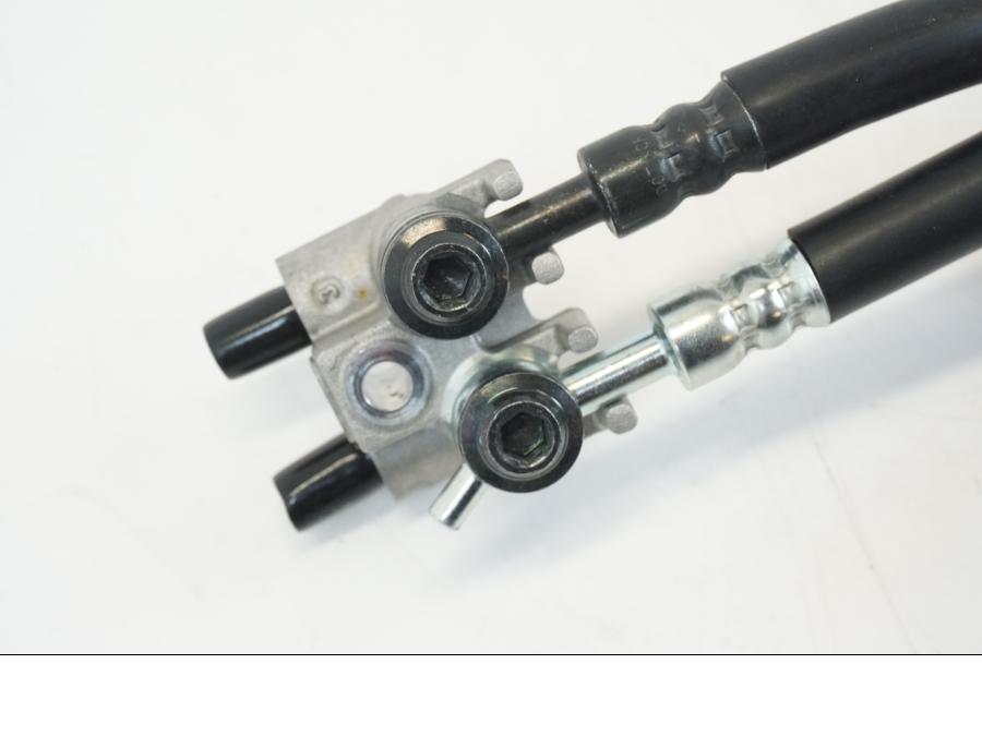 Baksidan på Bromsledning från en Yamaha MT-09 -2021 motorcykel.